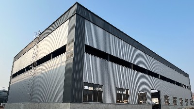 鋼結構工業廠房保溫隔熱效果差？圍護系統選材是關鍵
